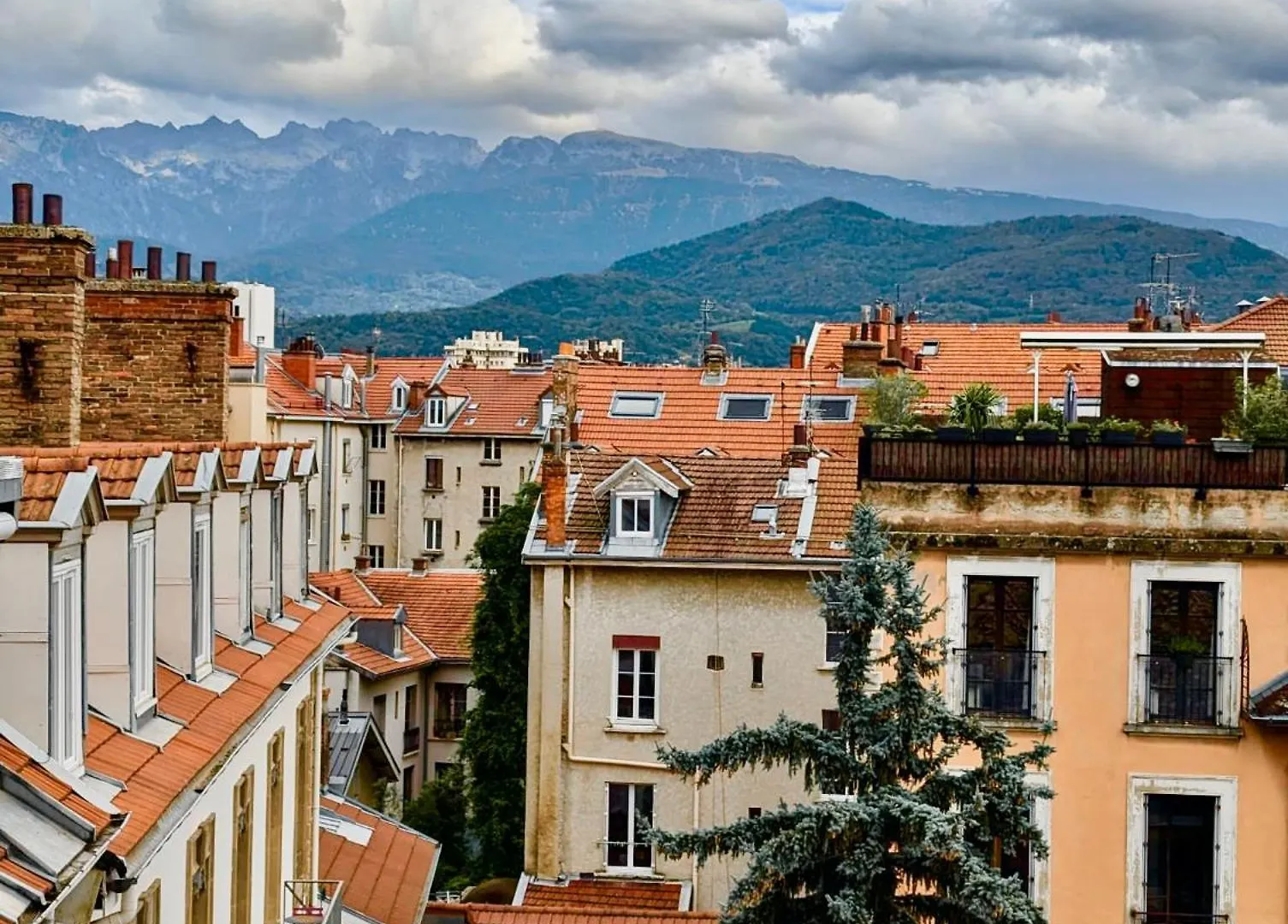 Apartment 3 Chambres - Hyper Centre - Calme & Tout Equipe Avec Wifi Grenoble